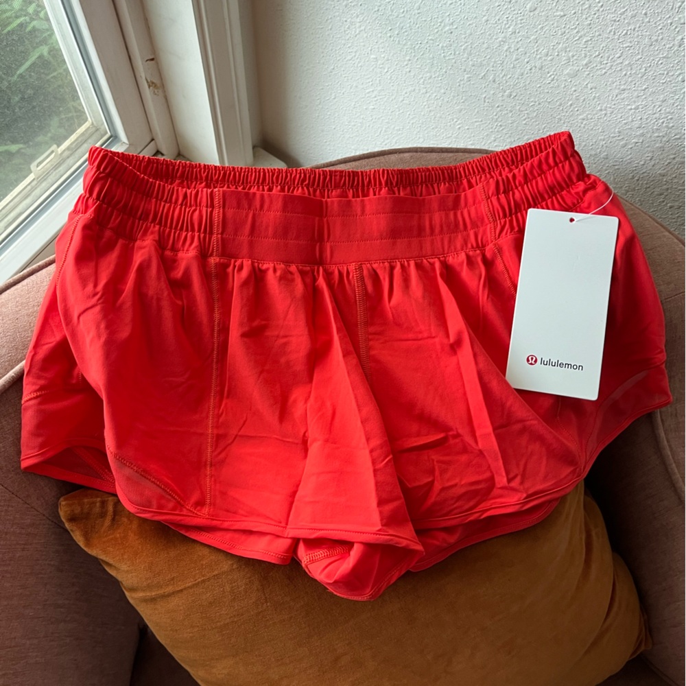 Lululemon Hotty Hot Low Rise Short 2.5"